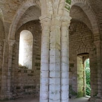 Visite libre : partez à la découverte de l'abbaye Saint-Benoît-et-Notre-Dame de Nanteuil-en-Vallée