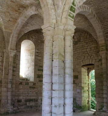 Visite libre : partez à la découverte de l'abbaye Saint-Benoît-et-Notre-Dame de Nanteuil-en-Vallée