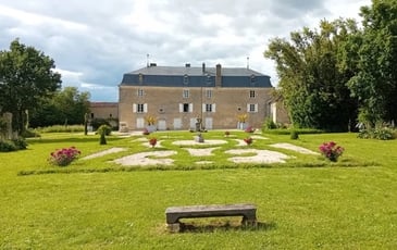 Visite libre des extérieurs du château des Deffends