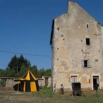 Découvrez les trésors du Logis médiéval de Tessé lors d'une visite guidée exceptionnelle