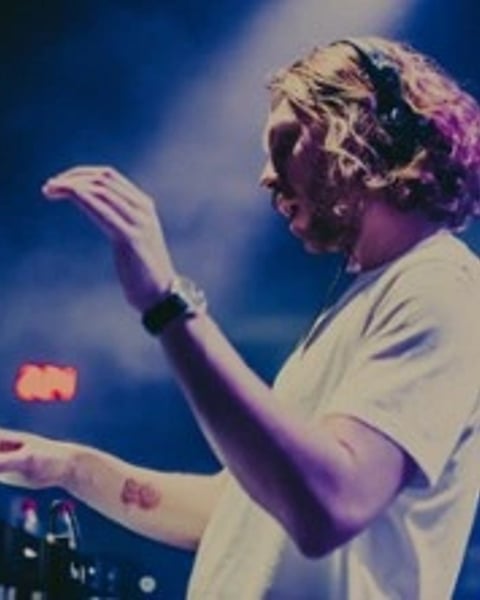 Joris Delacroix + Guest